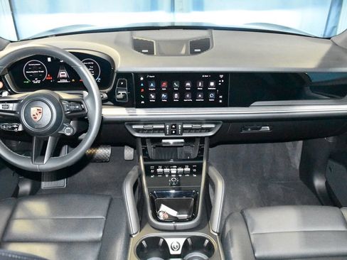 Certified 2025 Porsche Cayenne image 10