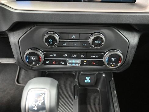 New 2025 Ford Bronco Outer Banks image 9