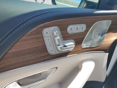 New 2026 Mercedes-Benz GLS 580 4MATIC image 7