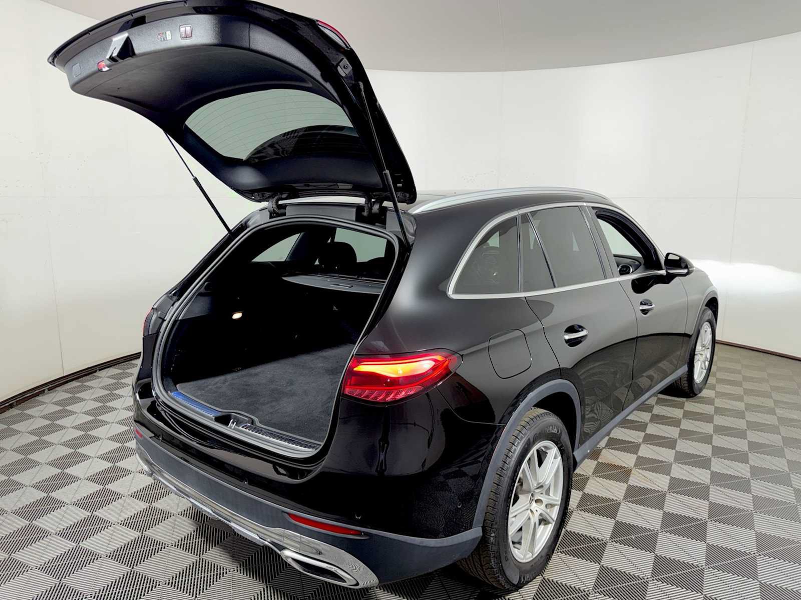 Used 2023 Mercedes-Benz GLC 300 4MATIC image 22