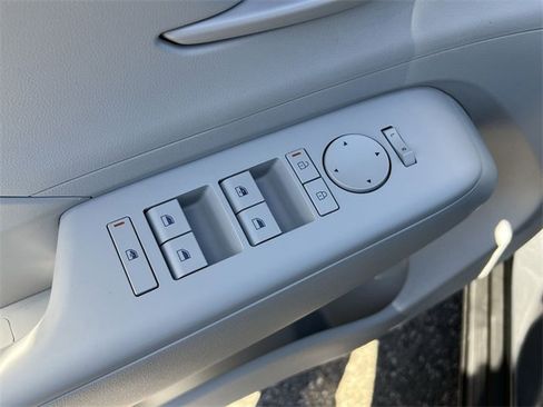 New 2026 Hyundai Kona SE image 17