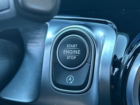 Used 2025 Mercedes-Benz GLB 250 250 image 33