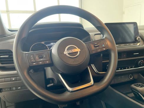 Used 2024 Nissan Rogue SV image 14