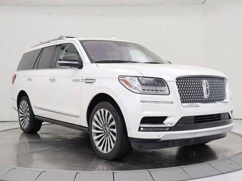 Used 2019 Lincoln Navigator Reserve AWD/4WD image 7