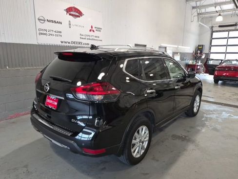 Used 2020 Nissan Rogue SV AWD/4WD image 3