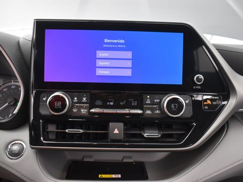 Used 2023 Toyota Highlander XLE FWD image 15