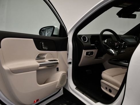 Used 2025 Mercedes-Benz GLA 250 4MATIC image 37