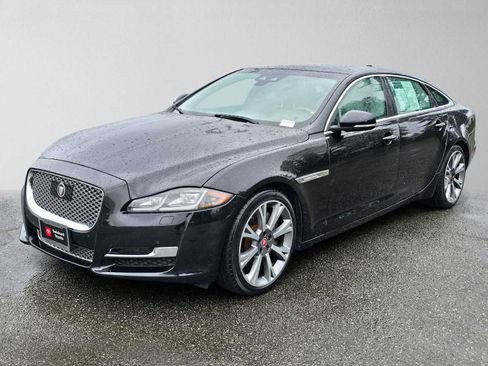 Used 2019 Jaguar XJ L Portfolio RWD image 3