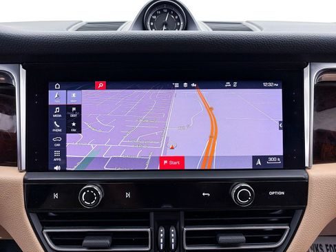 Used 2023 Porsche Macan S image 7