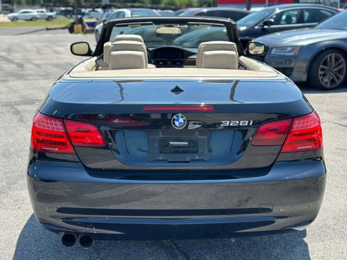 Used 2011 BMW 328i Convertible image 11