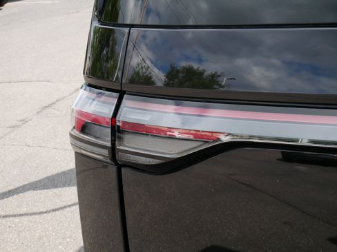Certified 2025 Volkswagen ID. Buzz Pro S RWD image 17