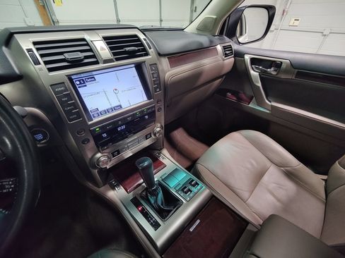 Used 2016 Lexus GX 460 w/ Premium Package AWD/4WD image 31