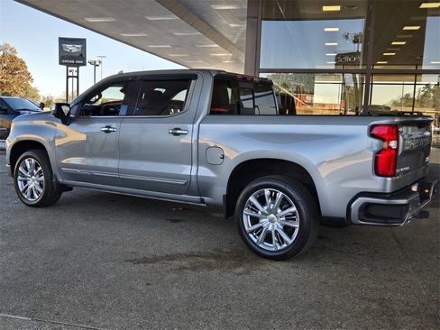 Used 2024 Chevrolet Silverado 1500 High Country w/ High Country Premium Package image 3