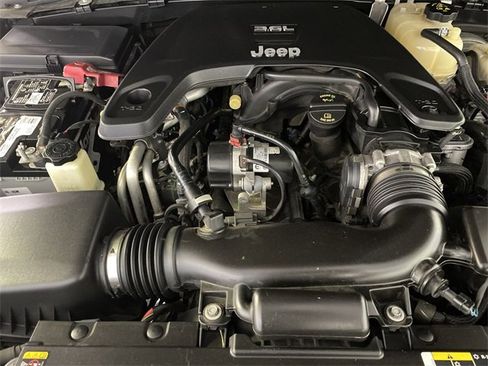 Used 2021 Jeep Wrangler Unlimited Rubicon image 35