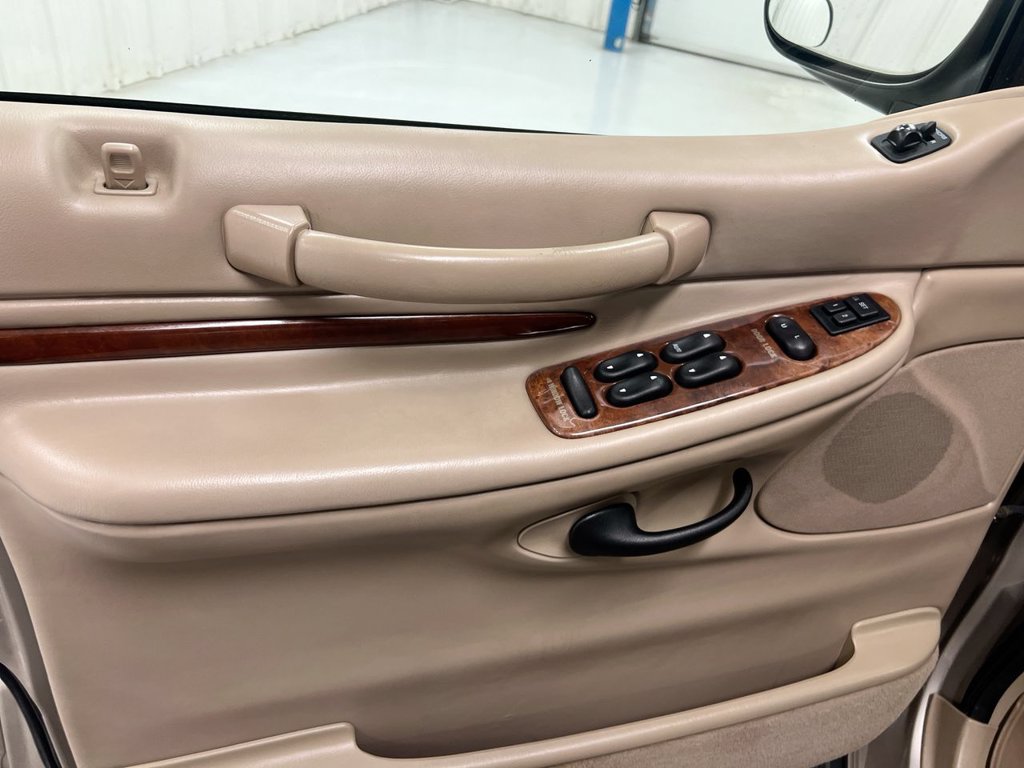 Used 2001 Lincoln Navigator 4WD image 20