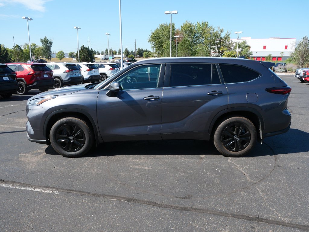 Used 2024 Toyota Highlander XLE AWD/4WD image 7