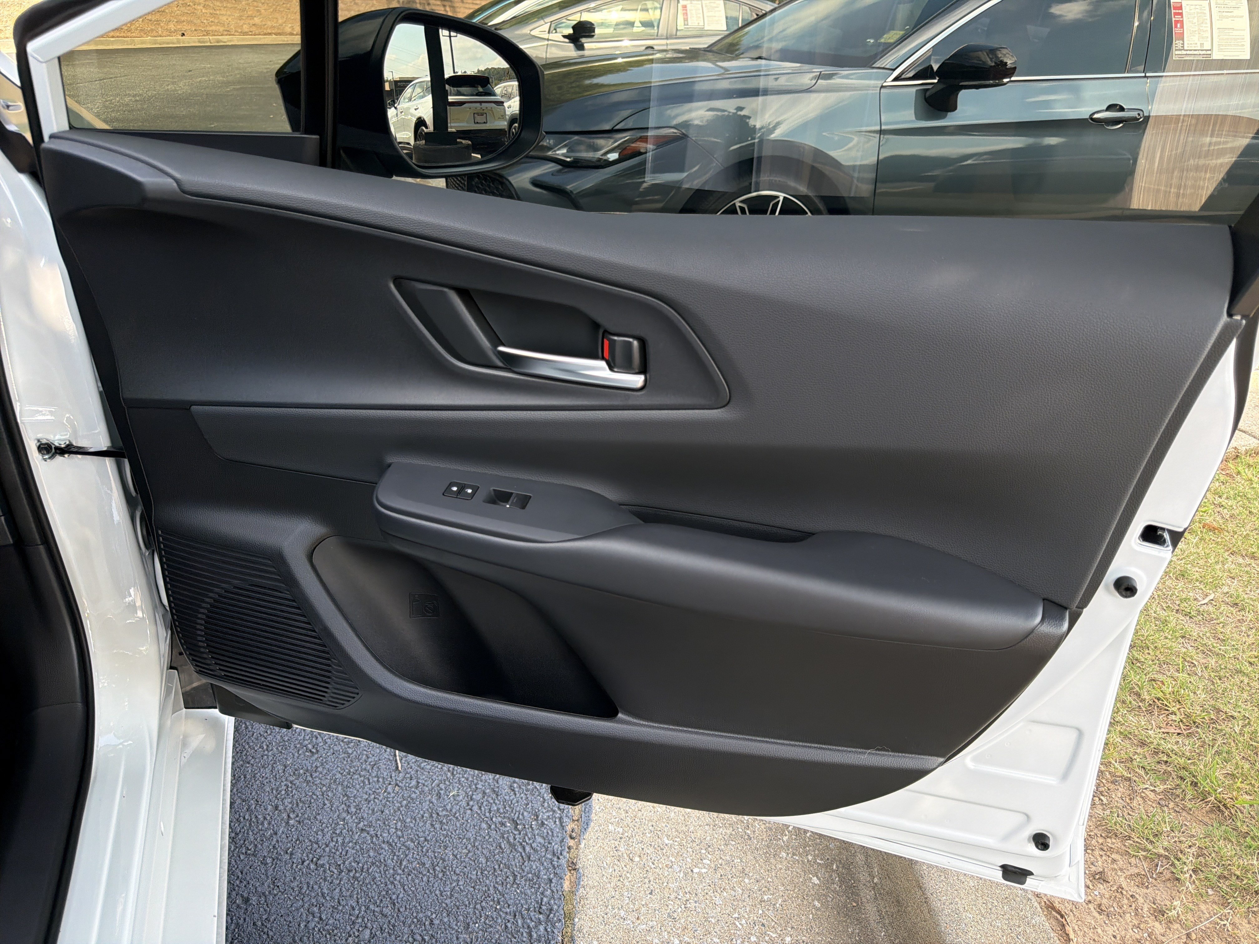 Used 2026 Toyota Prius Plug-In Hybrid FWD image 14