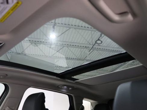 Used 2024 Kia Sportage SX image 32