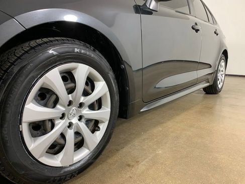 Used 2022 Toyota Corolla LE FWD image 2