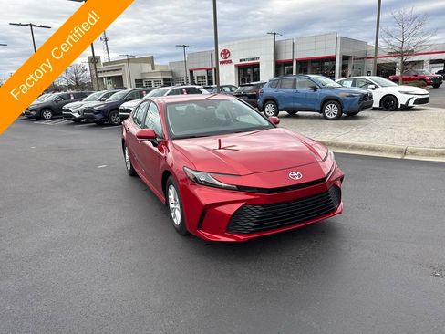 Used 2025 Toyota Camry LE image 7