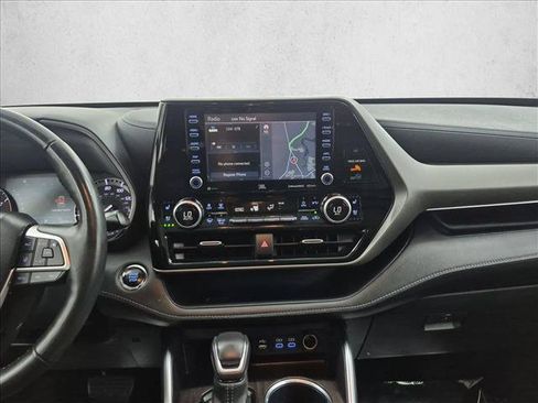 Used 2022 Toyota Highlander Limited FWD image 15
