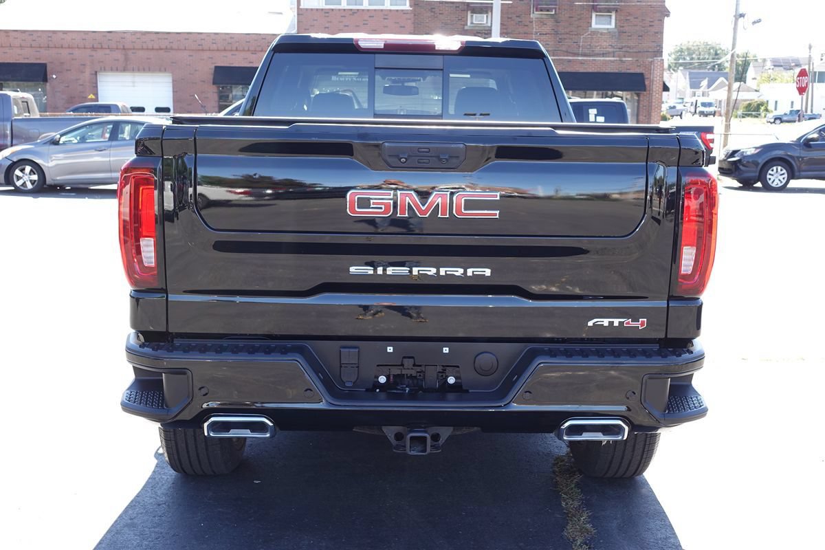 Used 2023 GMC Sierra 1500 AT4 w/ AT4 Preferred Package AWD/4WD image 9