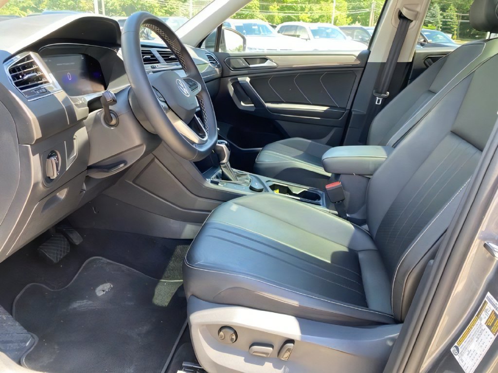Used 2023 Volkswagen Tiguan SE w/ Panoramic Sunroof Package AWD/4WD image 20