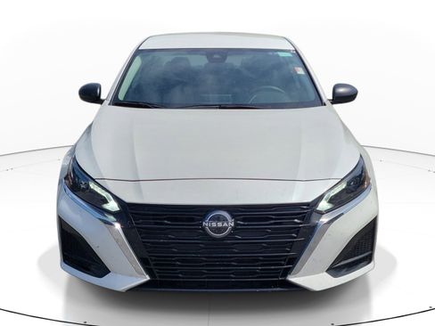 Used 2025 Nissan Altima 2.5 SV FWD image 2