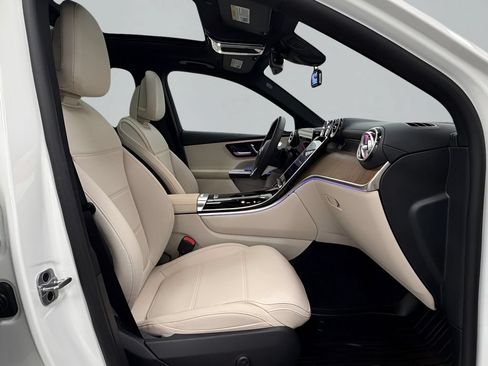 Used 2023 Mercedes-Benz GLC 300 4MATIC image 10