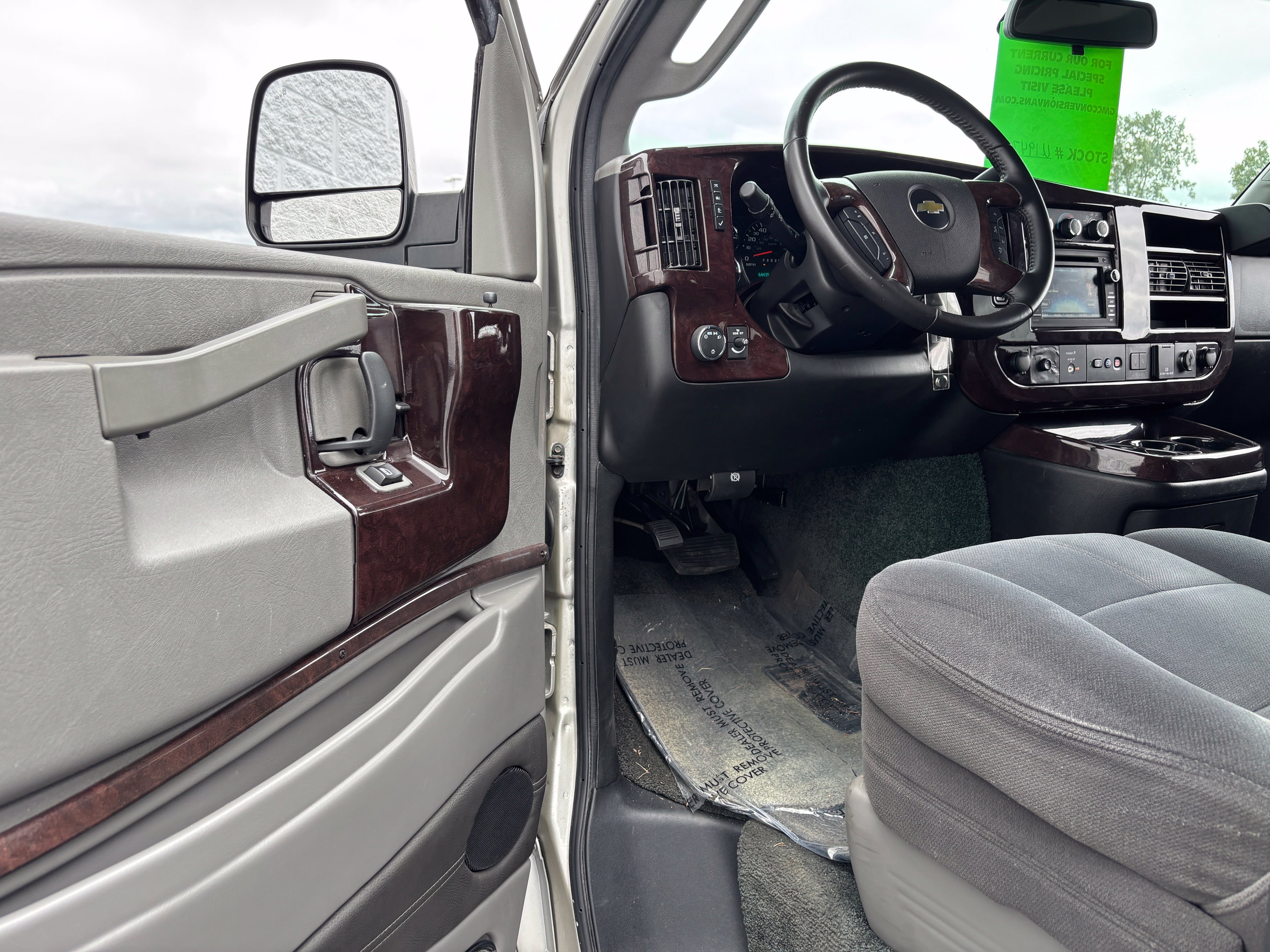 Used 2019 Chevrolet Express 2500 w/ Enhanced Convenience Package RWD image 14