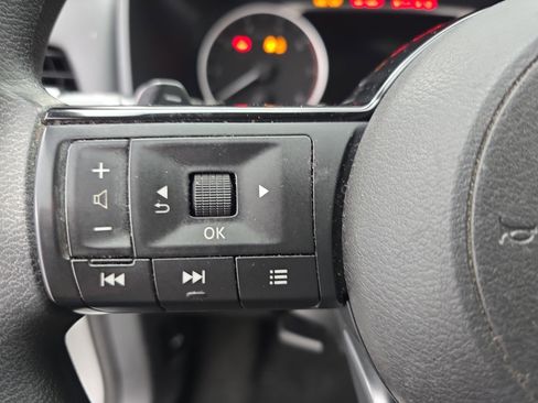 Used 2022 Nissan Rogue SV FWD image 16