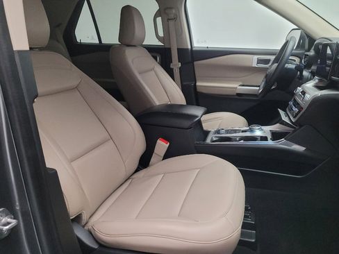 Used 2022 Ford Explorer XLT w/ Equipment Group 202A AWD/4WD image 21