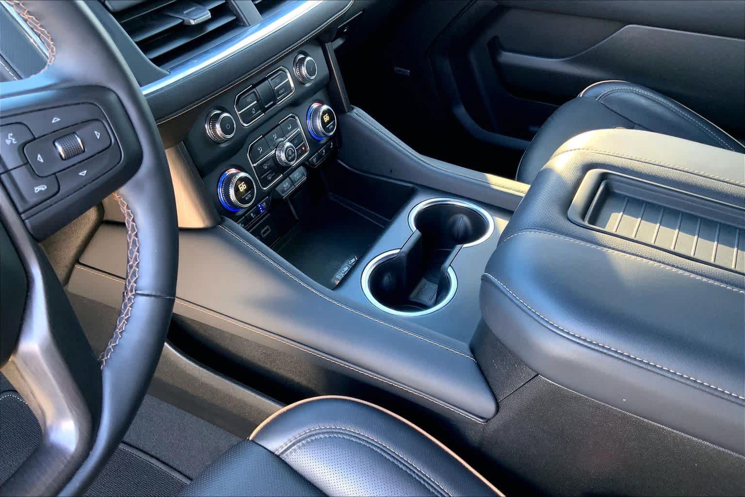 Used 2024 GMC Yukon AT4 w/ Technology Package AWD/4WD image 16