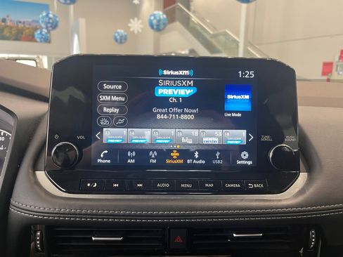 Used 2023 Nissan Rogue SL w/ SL Premium Package image 17