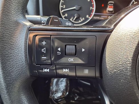 Used 2023 Nissan Rogue SV image 12