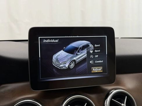 Used 2018 Mercedes-Benz GLA 250 4MATIC image 23