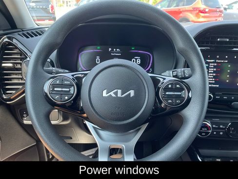 Used 2025 Kia Soul S FWD image 18