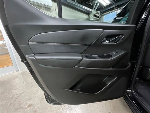 Used 2021 Chevrolet Traverse LS image 18