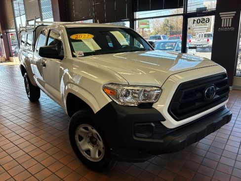Used 2022 Toyota Tacoma SR image 1