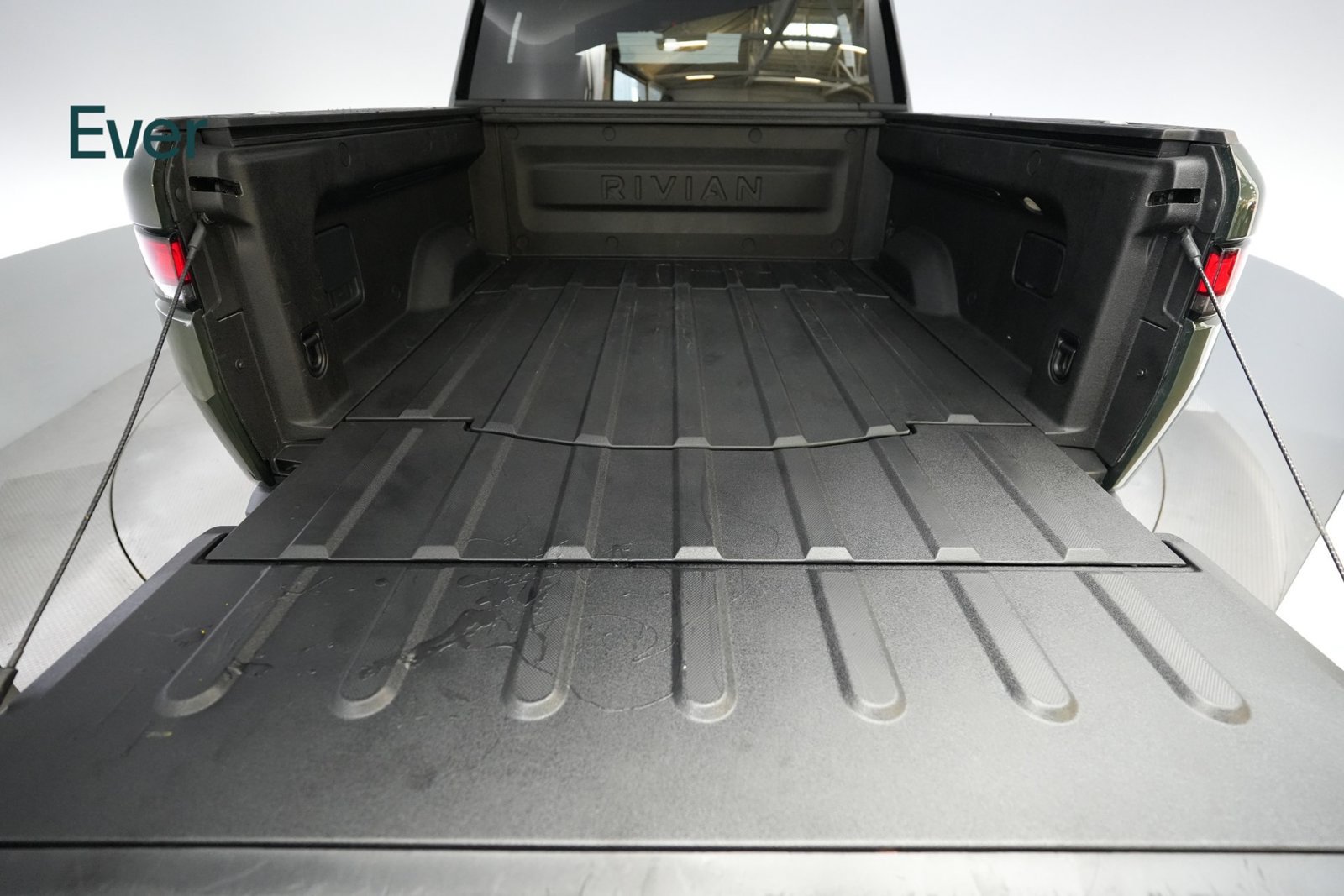 Used 2025 Rivian R1T Adventure Dual AWD/4WD image 8
