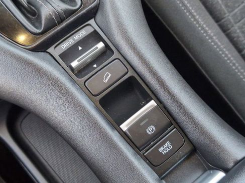 Used 2023 Honda HR-V LX image 32