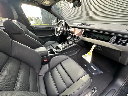 Used 2026 Porsche Macan AWD/4WD image 40