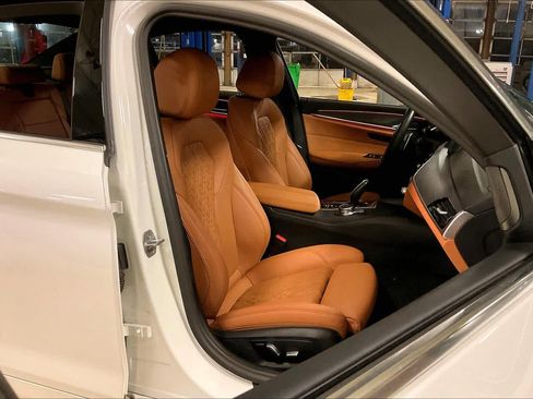 Certified 2023 BMW 530i w/ Premium Package image 8