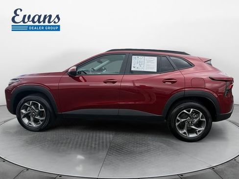 Used 2025 Chevrolet Trax LT FWD image 3
