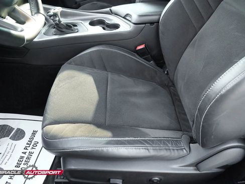 Used 2015 Dodge Challenger SRT Hellcat image 18