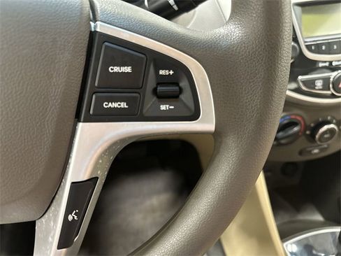 Used 2013 Hyundai Accent GLS w/ Premium Pkg image 32