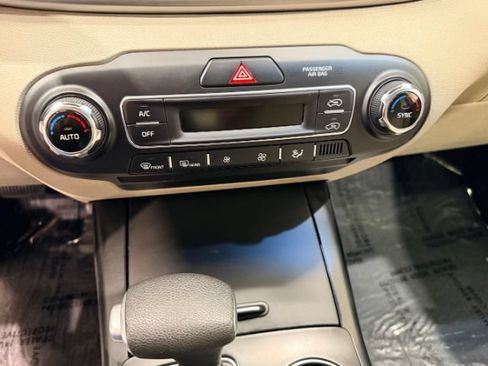 Used 2019 Kia Sorento AWD V6 image 27
