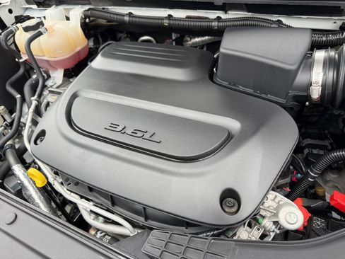 Used 2023 Chrysler Voyager LX FWD image 23