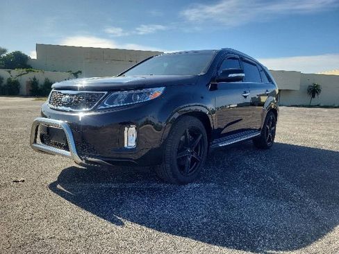 Used 2014 Kia Sorento SX w/ 3rd Row Package FWD image 2