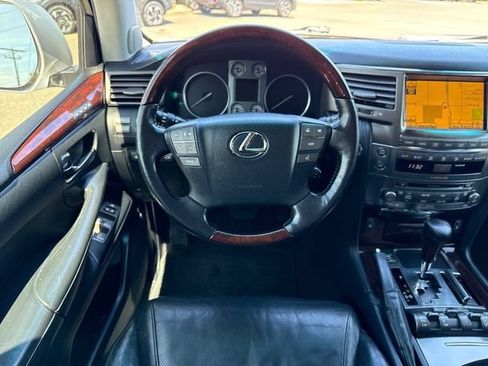 Used 2011 Lexus LX 570 4WD w/ Luxury Pkg image 17